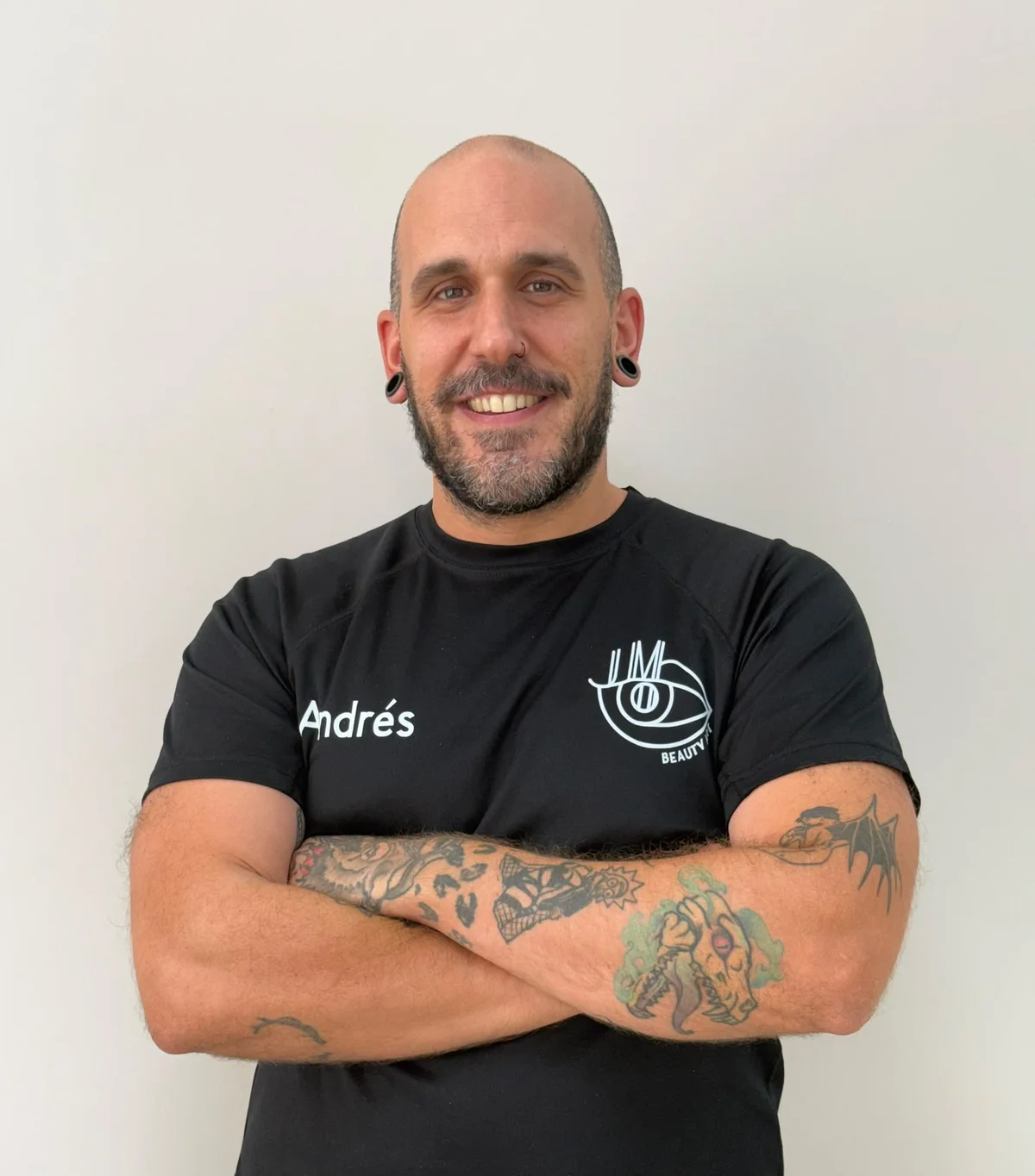 Andrés, tatuador de JM Beauty Art
